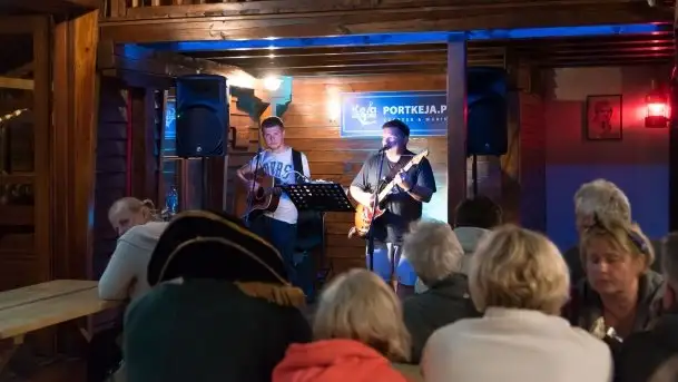 Zdjęcia: Muzyczne doświadczenie i powiew młodości w Tawernie Keja  - zdjęcie 5