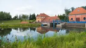 Zdjęcia: Gościnne progi starej elektrowni nad rzeką Węgorapą - zdjęcie 20