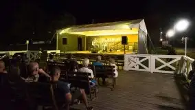 Zdjęcia: Hipnotyzujący wokal podkreślony gitarą akustyczną  - zdjęcie 1