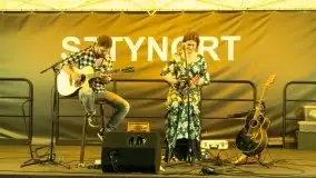 Zdjęcia: Hipnotyzujący wokal podkreślony gitarą akustyczną  - zdjęcie 4