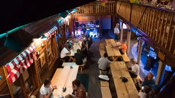 Zdjęcia: Załoga Dr. Bryga rozśpiewała publiczność Tawerny Keja  - zdjęcie 2