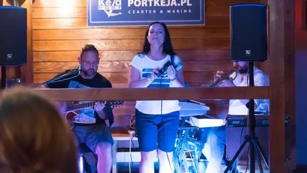 Zdjęcia: Załoga Dr. Bryga rozśpiewała publiczność Tawerny Keja  - zdjęcie 4