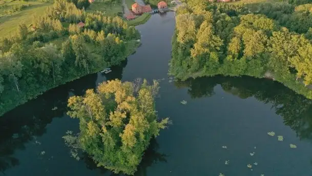 Zdjęcia: Gościnne progi starej elektrowni nad rzeką Węgorapą - zdjęcie 4