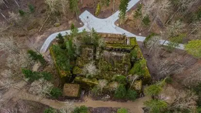 Wilczy Szaniec w Gierłoży zimą jeszcze lepiej widoczny