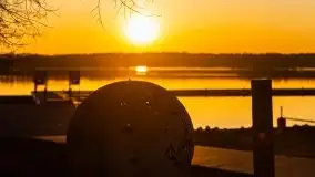 Piaski i jezioro Bełdany w marcowym słońcu - zdjęcie 28