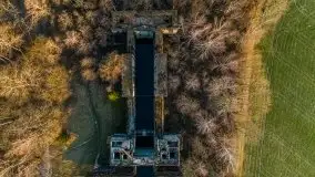 Śluza w Leśniewie w kolorach zachodzącego słońca - zdjęcie 2