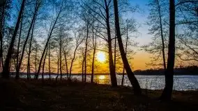 Złote jezioro Dejguny w kwietniowym słońcu - zdjęcie 18