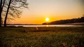 Złote jezioro Dejguny w kwietniowym słońcu - zdjęcie 36