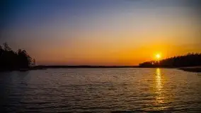 Złote jezioro Dejguny w kwietniowym słońcu - zdjęcie 31