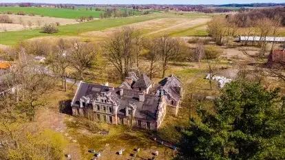 Wopławki - piękny pałac i zagadkowa kaplica