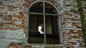 Niszczejąca perełka włoskiej architektury w Silginach - zdjęcie 47