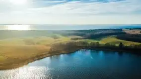 Jesienne jezioro Tuchlin z lotu mewy - zdjęcie 18