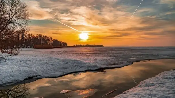 Zachód słońca nad jeziorem Niegocin, luty 2021