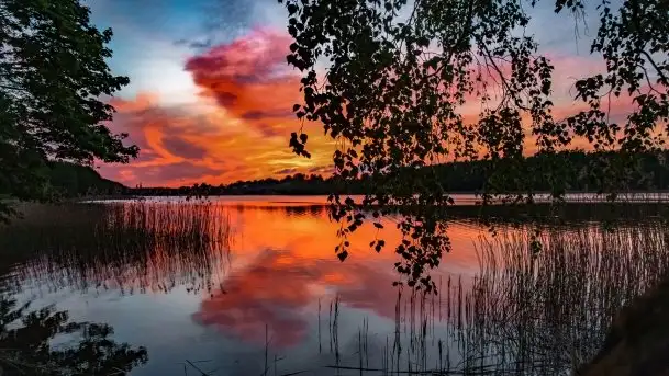 Zachód słońca nad jeziorem Tajty