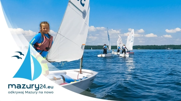 Pływają po Mazurach - młodzi adepci żeglarstwa na optymistkach 2021, 4K