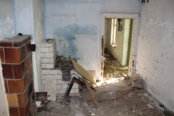 Nieduże poniemieckie siedlisko, 5 km od Karwicy i jeziora Nidzkiego - zdjęcie 18