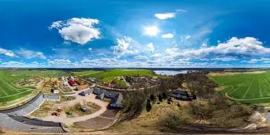 Pałac w Bęsi, jezioro Bęskie