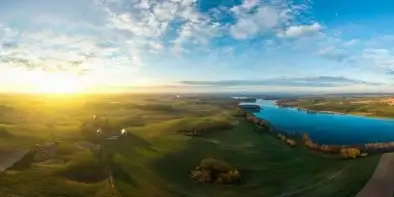 Wschód słońca, jezioro Buwełno