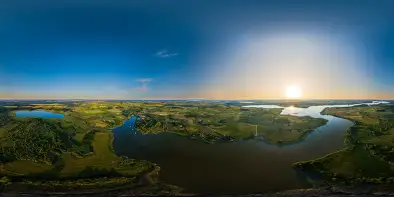 Zachód słońca nad centralną częścią szlaków WJM, czerwiec 2022 r.